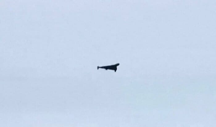 ウクライナ上空を飛ぶロシア軍のゲラン-2(シャヘド136)自爆ドローン。