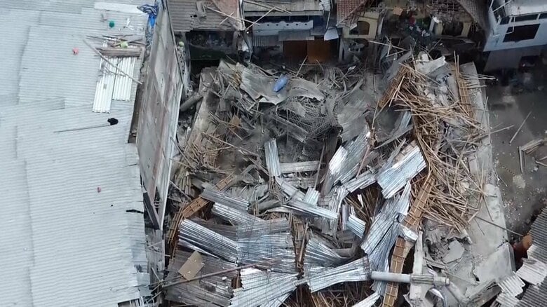 イスラム系学校で礼拝堂が突然崩壊…3人死亡、約100人けが　男子学生らが礼拝中で現在も38人がれきの下敷きか…救助活動続く　インドネシア｜FNNプライムオンライン