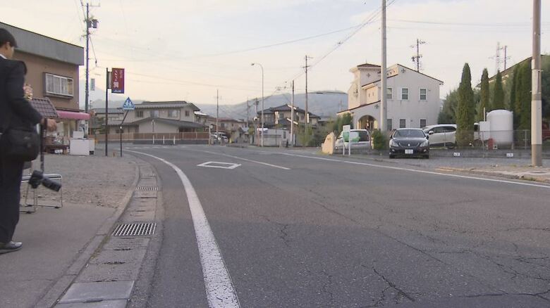 タイヤが外れ店の列に突っ込む…4歳と6歳の男児ら4人けが　自動車販売会社の整備士の男性（22）を業務上過失傷害の疑い、整備士の男性（31）を過失運転致傷の疑いで書類送検｜FNNプライムオンライン