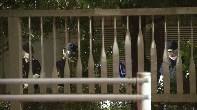 警察による現場検証が行われていた