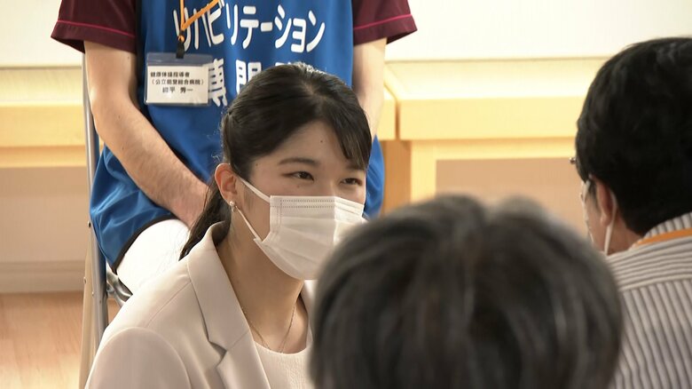 高齢の入居者らに声をかけられた