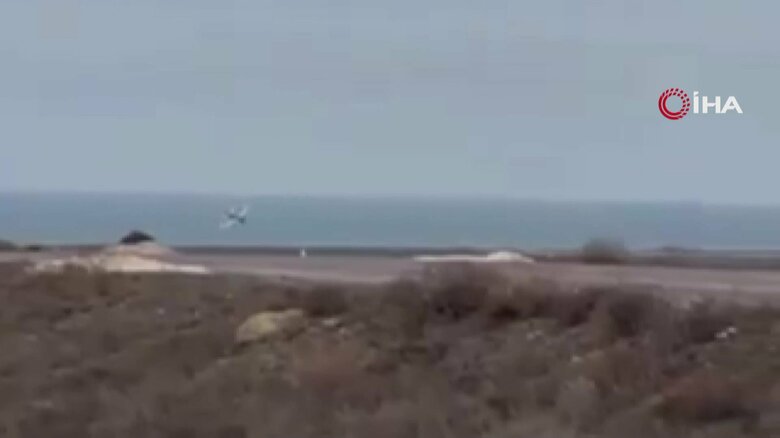 地上に向けて降下を続ける旅客機