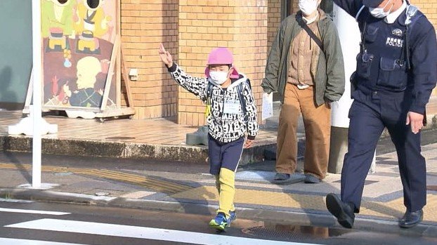 通学路を点検した淺川さん親子