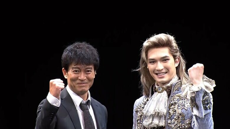 寺脇康文・ジェシー ガッツポーズ