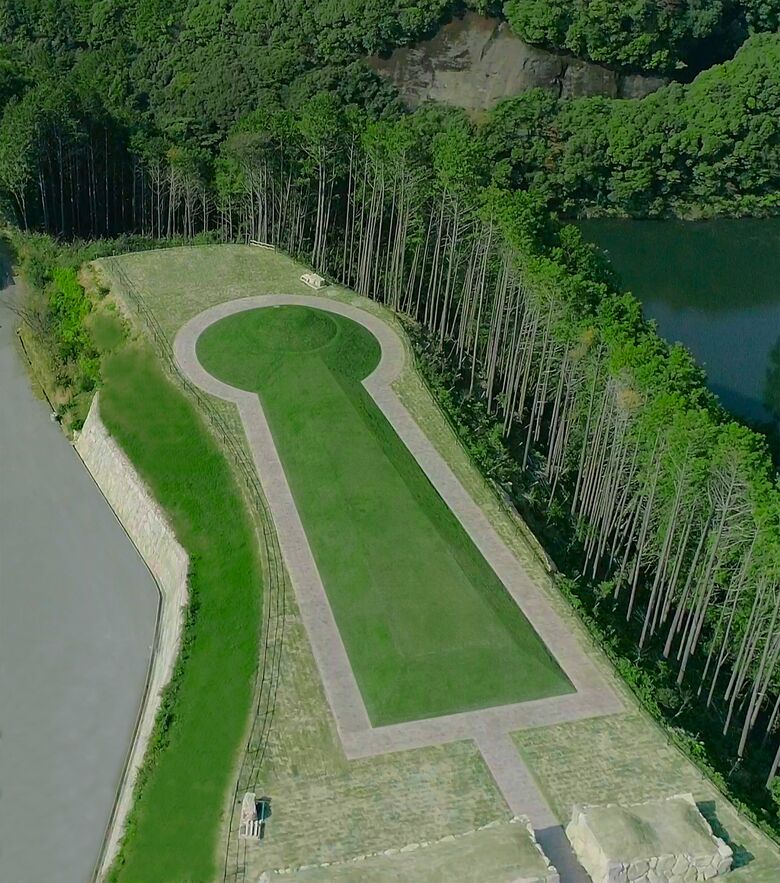 古墳型永久墓（提供：新宮霊園）