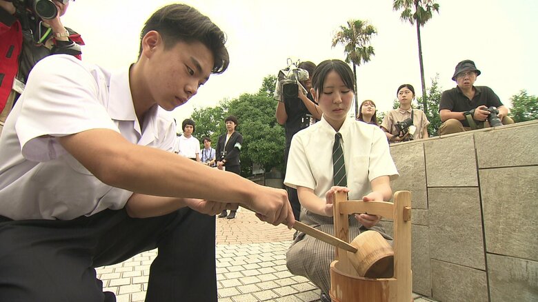平和の泉での「採水」