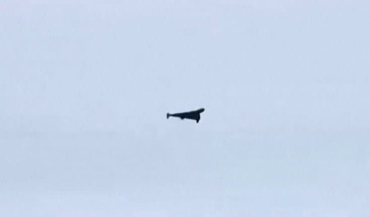 ウクライナ上空を飛ぶロシア軍のゲラン-2(シャヘド136)自爆ドローン。