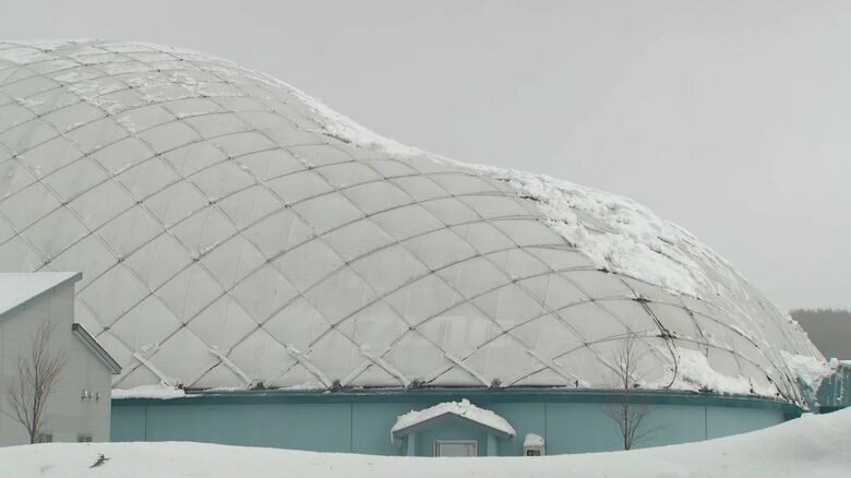 オホーツクドームの屋根が陥没