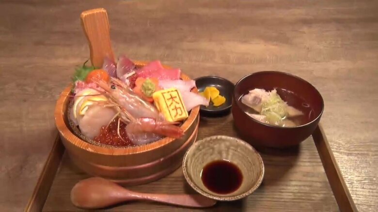 看板メニューの海鮮丼