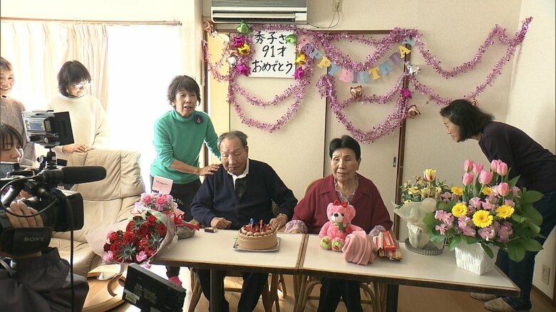 ひで子さんの91歳の誕生日を祝福（浜松市）