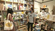 みんな読んで“私の自慢の本” ふれあい私設図書館でシャッター商店街はよみがえるか 静岡・焼津市