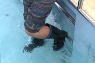 「重くて動きづらい」“長靴”で思わぬ危険も…大雨で冠水時には靴選びに注意　長靴に水が入る深さならスニーカーが動きやすい