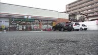 コンビニ駐車場でひき逃げ 80代男性死亡 “トラック”で3回以上はねたか…店員たちの制止を振り切り逃走【山形発】
