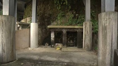 「墓の神様が私を導いた」墓から石棺を盗んだ疑い 霊媒師(83)謎の供述