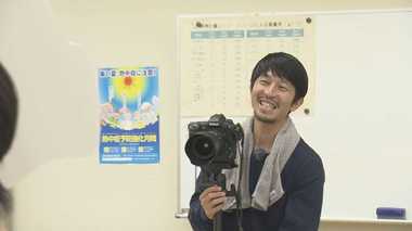 「ダサい」と思った時期も…写真界の巨匠、初めて“故郷”を撮る ご当地カルタからあふれる地元愛