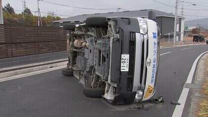園児ら6人乗った認定こども園バスと乗用車衝突し横転　園児4人を病院搬送　全員意識はあり　熊本・益城町