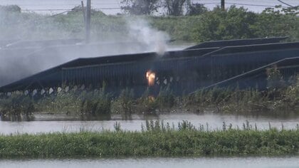 印旛沼近くの太陽光発電パネルで火災　冠水で消防近づけず　一時鎮火状態になるも午後も炎確認　千葉・成田市