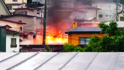 【正座したような姿勢でライター持ち死亡】56歳息子を容疑者死亡のまま書類送検…自宅に火をつけ80代の父親と母親を殺害した疑い＿両親の遺体は肋骨が折れて暴行されたようなあと＜北海道室蘭市＞