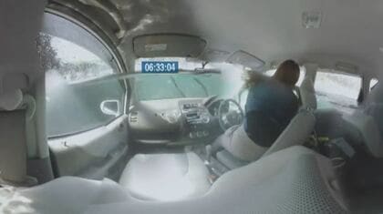 ダムに車が転落　看護学生が死亡　水没したら…JAFの実験「窓が開かない…脱出用のハンマーで窓を割って逃げて」　