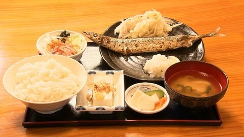 秋の味覚に“明暗”　不漁で高騰1匹1000円も…サンマ・サバが高級品に　一方でシャインマスカットと梨は豊作