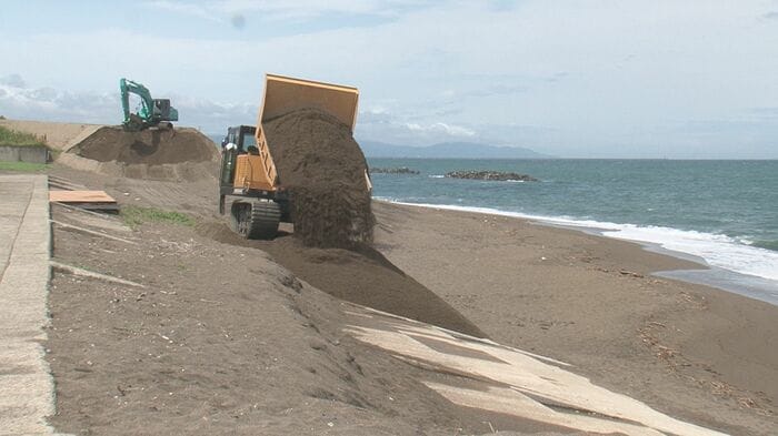 約4000トンの砂で復元作業