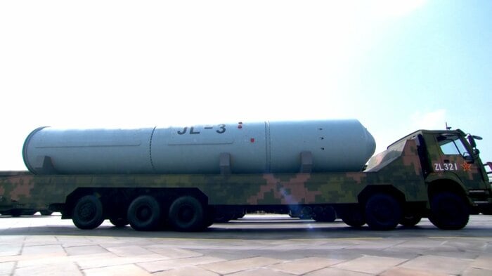 JL-3型潜水艦発射弾道ミサイル(SLBM)。南シナ海の海中からでも米国本土や欧州に届くとされる。