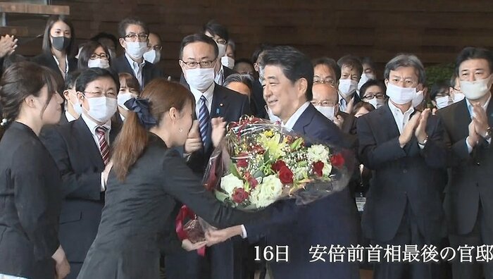 安倍前首相官邸を離れる