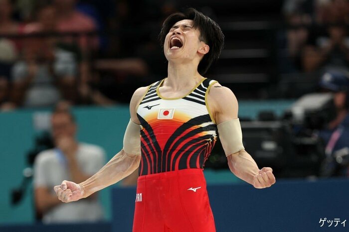 喜びを爆発させる萱和磨選手