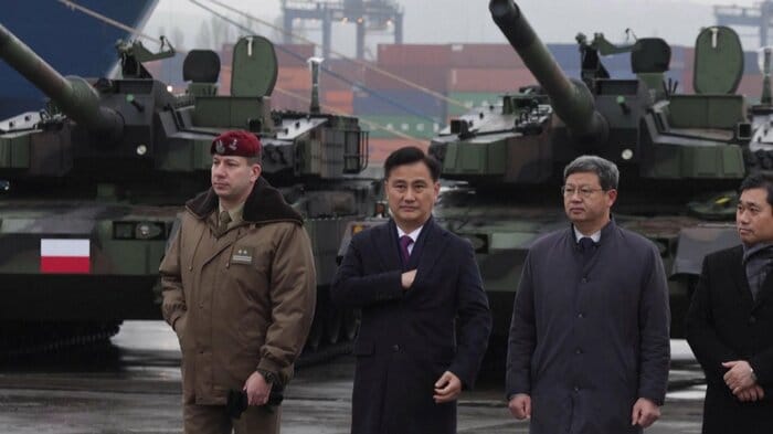 ポーランドの港に陸揚げされた韓国製K2ブラックパンサー戦車(2022年)