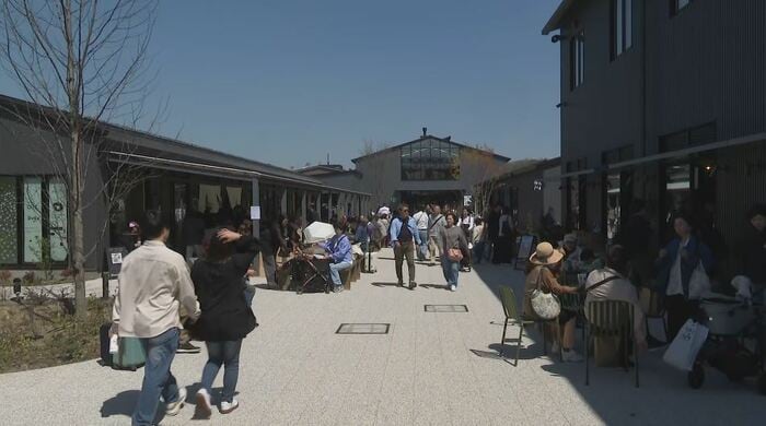 軽井沢駅直結の商業施設「軽井沢T−SITE」　5月2日