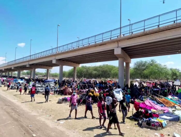 メキシコ国境付近の移民キャンプ(テキサス州デルリオ・2021年9月)