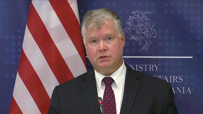 毒殺未遂「事実なら制裁」 米副長官がロシア外相に