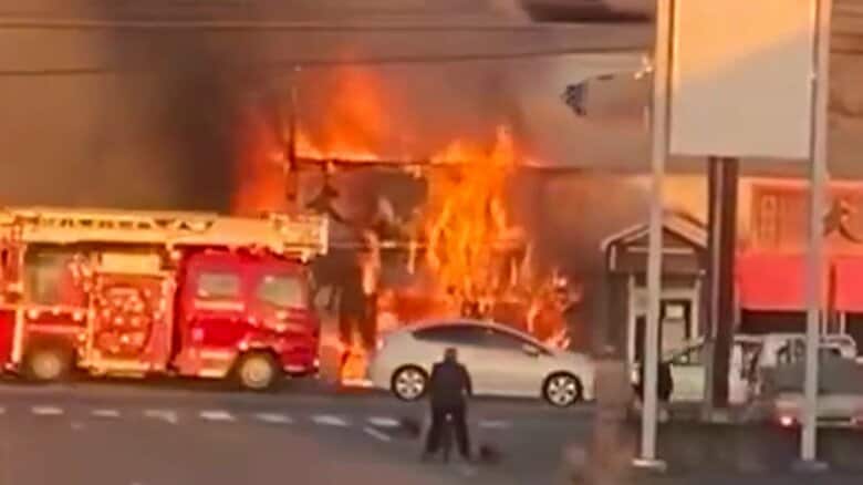 「仕込みのため火を付けたまま…」ラーメン店全焼…店主は店を離れて休憩中 消防車など10台出動 茨城・つくば市|FNNプライムオンライン