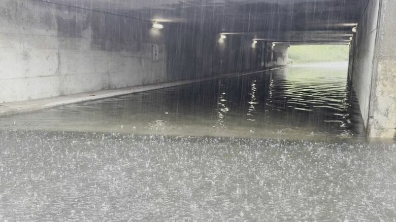 富山県内に大雨警報、滑川市の沖田川が一時避難判断水位超え　土砂災害・低地浸水に警戒必要｜FNNプライムオンライン