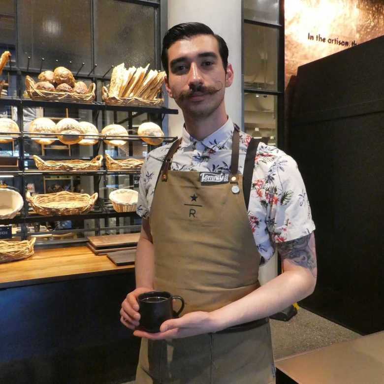 コーヒーのプロと会話をしながら楽しむ
