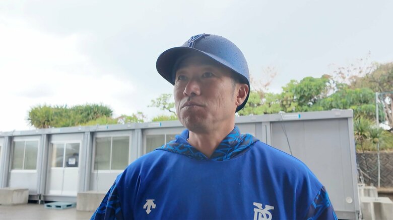 インタビューに答える相川コーチ