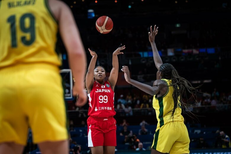 要所で3ポイントシュートを決めたオコエ桃仁花選手（C）FIBA
