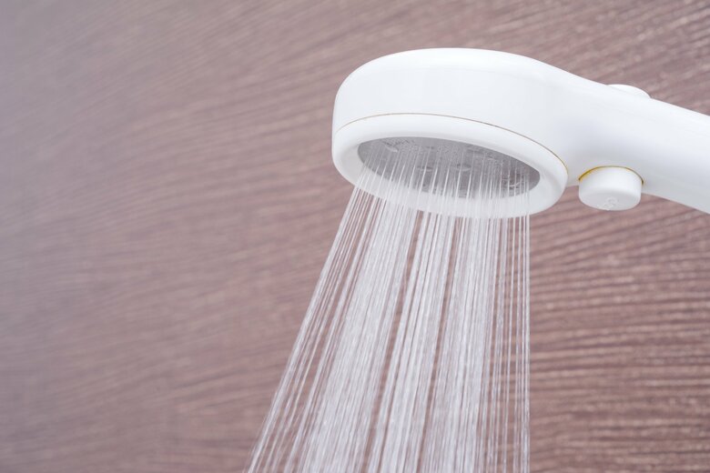 入浴後に熱いシャワーで浴室を流すとカビ抑制に（画像はイメージ）