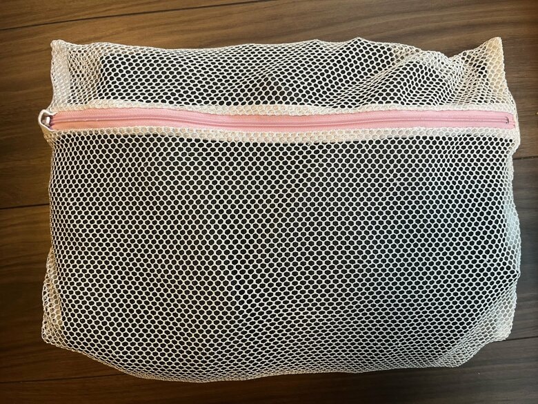 ぴったりサイズのネットに入れるのがポイント（特集班撮影）