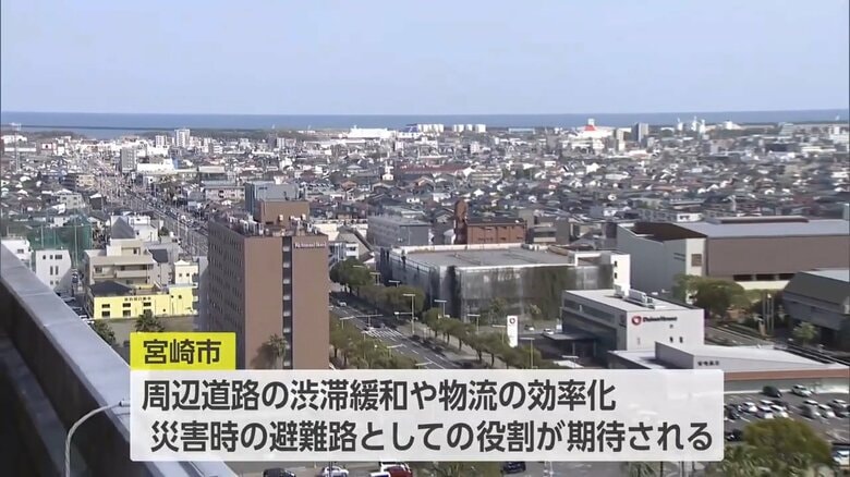 宮崎駅から宮崎港をのぞむ