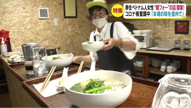 次々と入る注文に厨房は大忙し