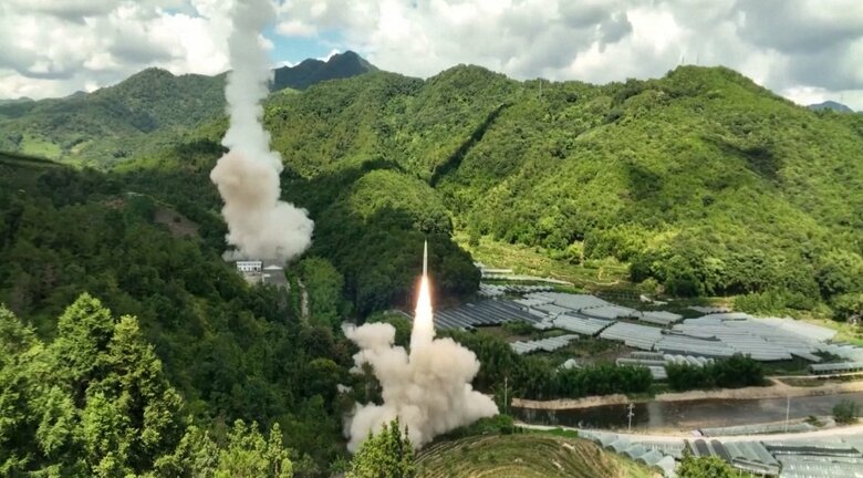 中国が発射した弾道ミサイル