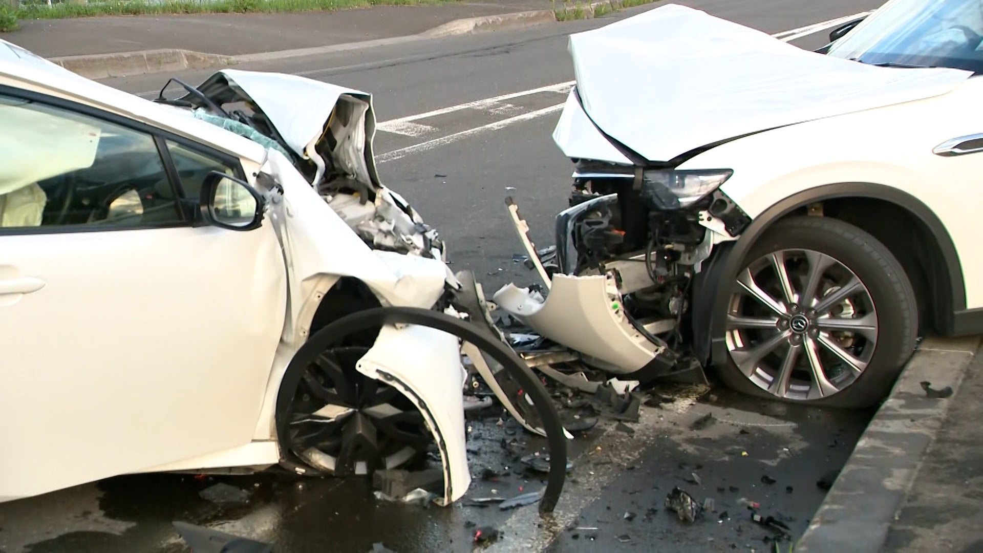 3連休最終日事故相次ぐ 車同士が正面衝突し6人重軽傷 北海道富良野市