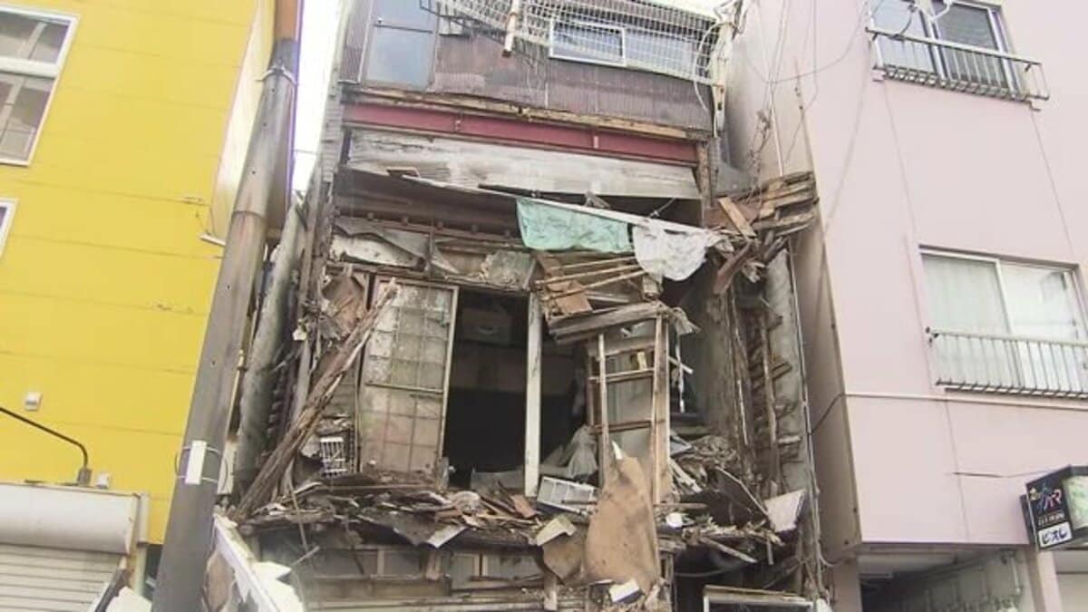 全裸で通学路 