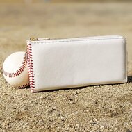 “野球ボール”の革がそのまま財布に? 最初は売れずデザイン変更で売り上げ10倍! 今後の展開を聞いた