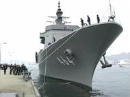 知人女性の肩を掴みキスした後、スマホ盗んだか　海自掃海母艦「ぶんご」乗組員逮捕「身に覚えない」と否認
