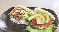 水産高校の男子生徒3人 カツオとアカモクの「美味SEAバーガー」で全国に挑む 静岡