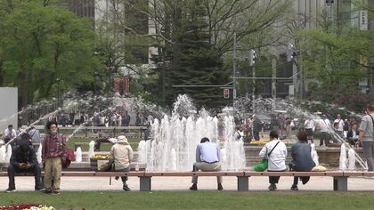 えっ季節外れの“暑い”北海道―『暑さが吹き飛ぶような辛さ』札幌辛味噌ラーメンに多くの人_遠軽町の芝桜を見に行く途中「高速道路で30℃と出ていて」58地点で25℃以上の夏日〈北見市常呂で29.7℃も〉