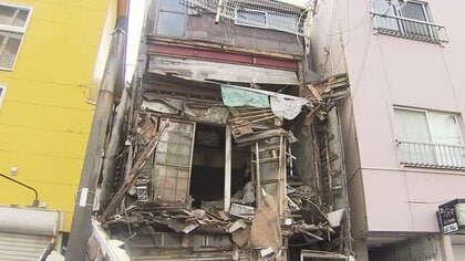「雷が落ちたかと」あわや大惨事に 通学路に面した空き家が突然崩壊　一体なぜ？2年前から兆候見られるも…【鹿児島発】