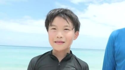 西之表市・浦田海水浴場　マリンスポーツでにぎわい　エメラルドグリーンの海と白い砂浜
